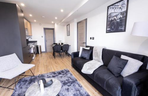 Borehamwood Apartment | Brand-New Top-Floor Flat with Stunning Balcony & Parking