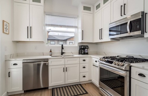 Wolf Creek House | Brand New Townhome in the heart of Eden! Free Wifi, Free Parking