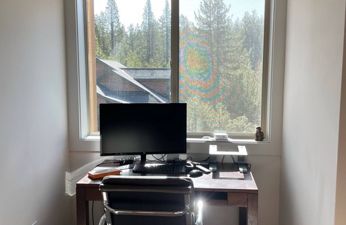 Truckee House | Brand New Truckee Townhome 5 Mins from Downtown