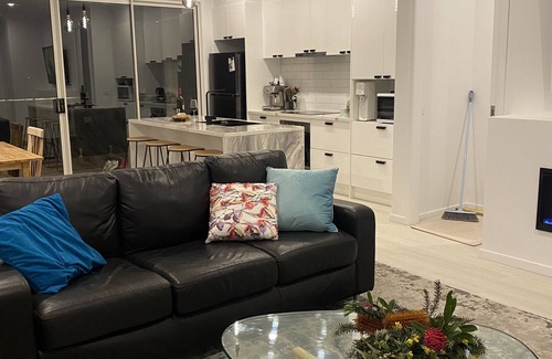Ventnor House | Brand new upside down townhouse with ocean views