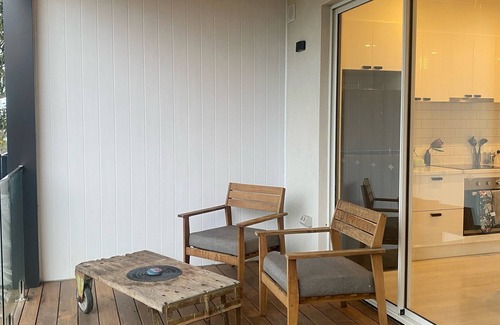Ventnor House | Brand new upside down townhouse with ocean views