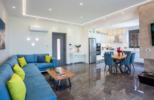 Kounelion Villa | Brand new Villa with fabulous view and reserved beach chairs and umbrellas 5 per