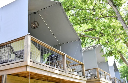 Sutherland Springs Cabin | Brand new waterfront Cabin with many amenities: Pool, hot tub & kayaking. - RC13