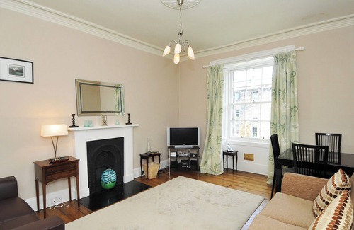 Bonnington Apartment | Brandon Street [331] is Charming apartment sleeping up to 4 guests in Edinburgh’s Georgian New town