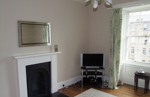 Bonnington Apartment | Brandon Street [331] is Charming apartment sleeping up to 4 guests in Edinburgh’s Georgian New town