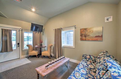 Downtown Branson House | Branson Cottage with Pool Access about 2 Mi to the Strip
