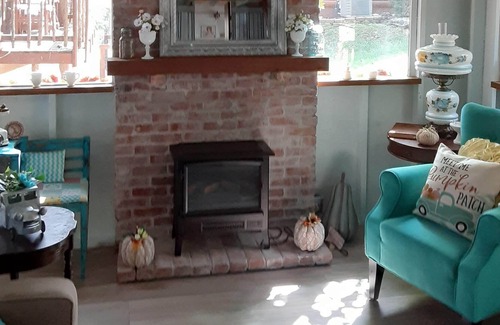 Branson Cottage | BRANSON HOBBY FARM FOR COUPLES Beautiful Rustic Cottage/Hot Tub and Hobby Farm