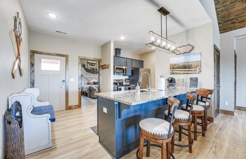 Table Rock House | Branson Log Cabin Near Silver Dollar City and Lake!