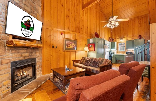 Branson Cabin | Branson Retreat | Handicap-Accessible Cabin | Dog Friendly | Near Attractions