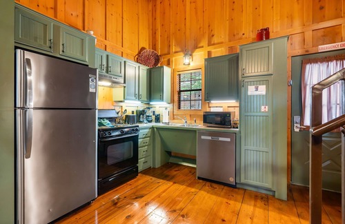 Branson Cabin | Branson Retreat | Handicap-Accessible Cabin | Dog Friendly | Near Attractions