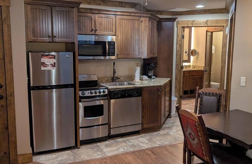 Branson Resort | Branson Woods Resort. Charming 2-bedroom resort in Branson. Family friendly