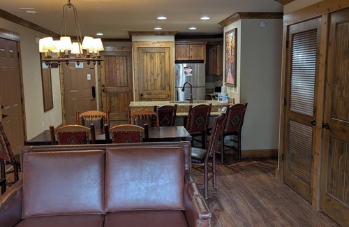 Branson Resort | Branson Woods Resort. Charming 2-bedroom resort in Branson. Family friendly