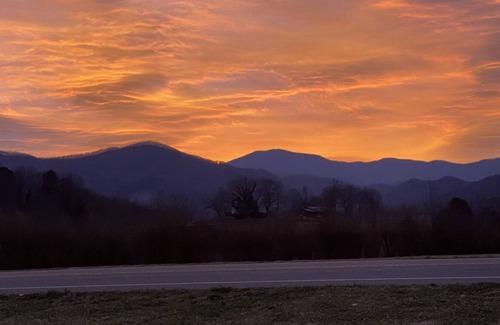 Franklin House | Brawcroft Place is your Smoky Mountain destination- great views, easy access!