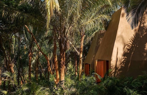 Compostela House | Breath of Fresh Air! Balcony, Pools, Beachfront, Free Breakfast, Free Parking!