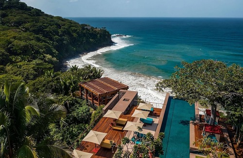 Compostela House | Breath of Fresh Air! Balcony, Pools, Beachfront, Free Breakfast, Free Parking!