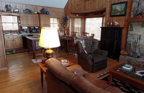 Roan Mountain Cabin | Breath Taking View of the Highlands of the Roan with Hot Tub and Pool Table