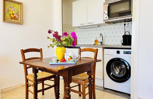 Villefranche-sur-Mer Apartment | Breathtaking sea view, studio with balcony and parking in magnificent estate