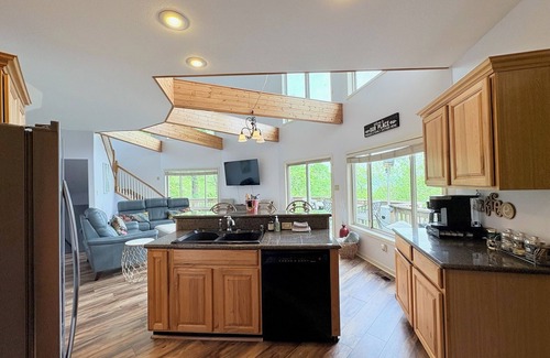 Hot Springs Village House | Breathtaking mountain views-4king en suites, bunk rm, sauna, air hockey,MANCAVE!