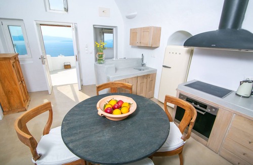 Oia Villa | Breathtaking Caldera View, Great Comfort, Romantic And Fully Revamped.