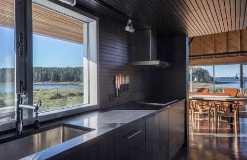 Upper Kingsburg Cottage | Breathtaking contemporary cottage in a south shore beach paradise