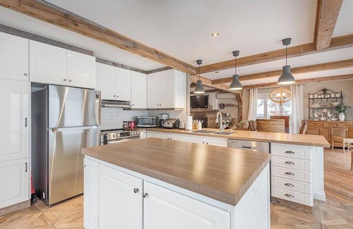 Chertsey Cottage | Breathtaking Lake View With Spa Chalet 360