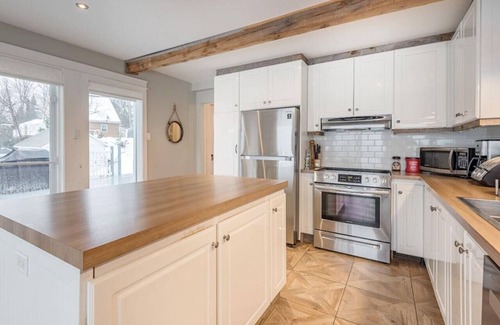 Chertsey Cottage | Breathtaking Lake View With Spa Chalet 360