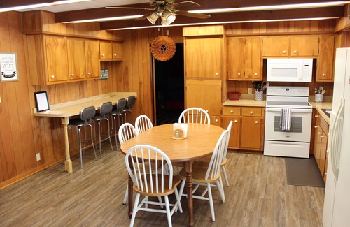 Lindseyville House | Breathtaking Lakefront Views!