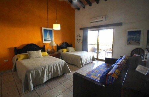 South Hotel Zone Hotel | Breathtaking Los Tules Studio with Private Beach Area