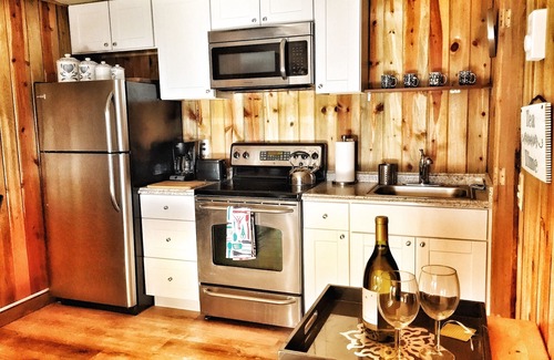 Evergreen Apartment | Breathtaking Mountaintop Retreat