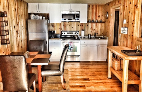 Evergreen Apartment | Breathtaking Mountaintop Retreat