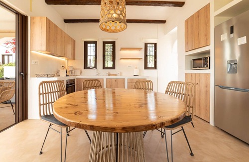 Kontos Apartment | Breathtaking Sea View With Jacuzzi for Couples and Families