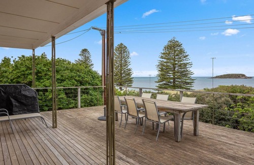 Encounter Bay House | Breathtaking Views of Encounter Bay Pet Friendly