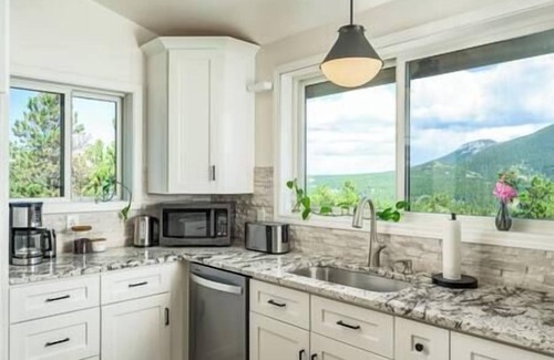 Black Hawk Ski Chalet | Breathtaking Views, Peaceful Luxe Chalet w/Hot Tub