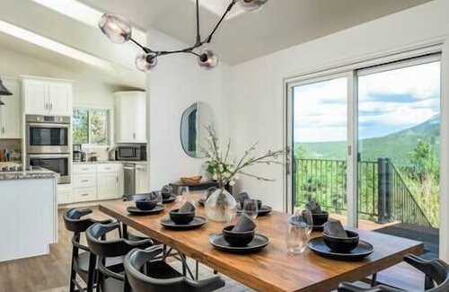 Black Hawk Ski Chalet | Breathtaking Views, Peaceful Luxe Chalet w/Hot Tub