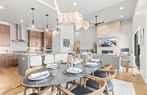 Hideout House | Breathtaking Views~Fireplace~Chic~New