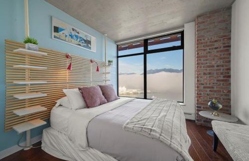Gastown Apartment | Breathtaking Water Views Downtown with Free Parking