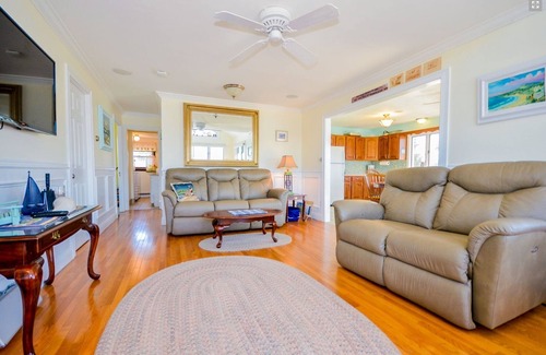 Marion Center House | Breathtaking waterfront sunsets, 100% privacy and seclusion, kayak and swim