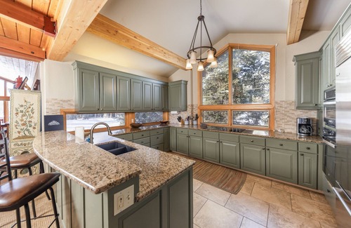 Weisshorn Villa | Breckenridge 52 - Seven Bedroom Villa, Sleeps 16