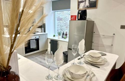 Pontsticill House | Brecon beacons Cottage with Cinema Room sleeps 5