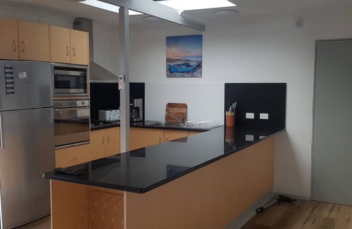Carrickalinga House | Breeze on Northbay Beach - Beach House