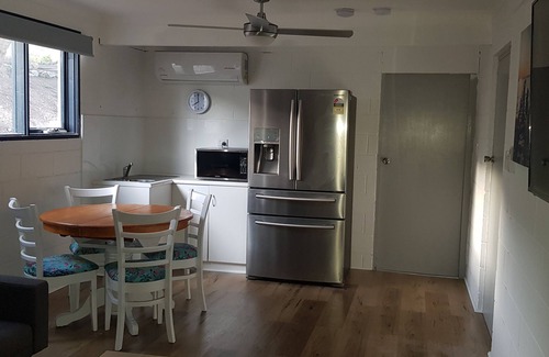 Carrickalinga House | Breeze on Northbay Beach - Beach House