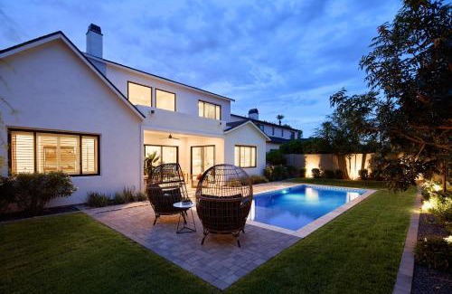 Wilshire Terrace House | Breeze - Sparkling Pool - Mins to Old Town