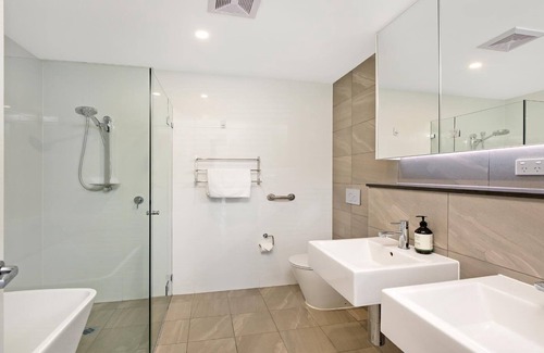Terrigal Apartment | BREEZES @ OCEANS EDGE | Ocean Views , WIFI | Accom Holidays