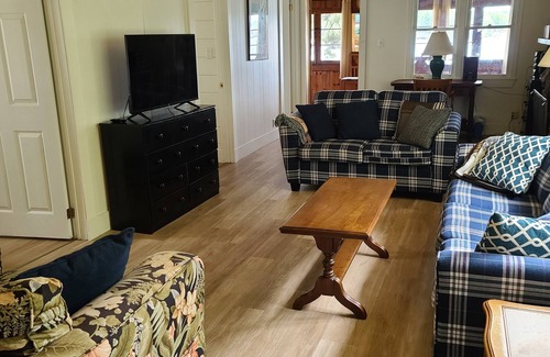 Tobermory Cottage | Breezy Bay Waterfront Cottage