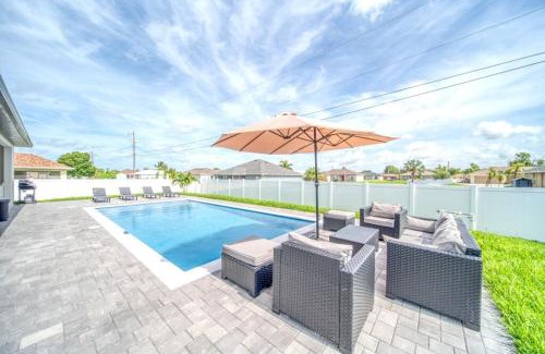 Mariner House | Breezy Coral Escape-Heated Pool