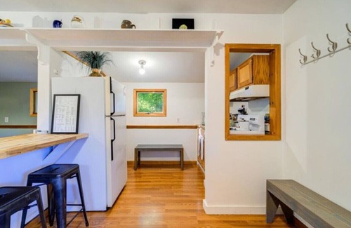 Town of Marbletown Cabin | Breezy Hill Eccentric Studio Cottage