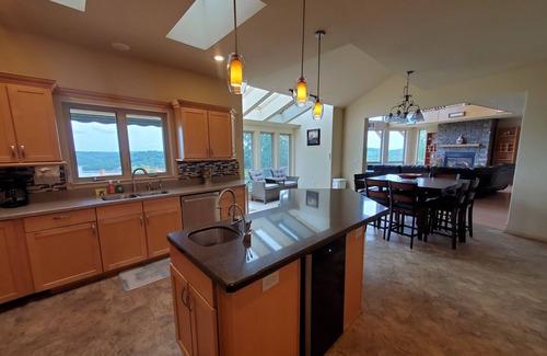 Lost Bridge Village House | BREEZY & LUCKY'S: Lakeview Home & Cottage on 5 Acres! Close to Marina.