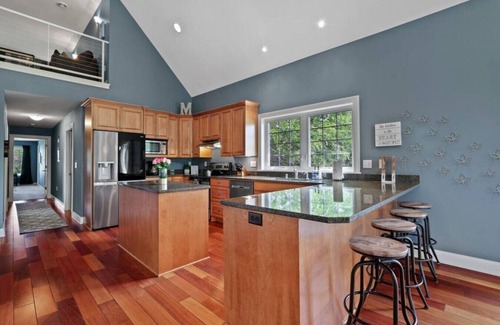 Brewers Hill Condo | Brewers Hill Belle 2 bed + Loft & balcony