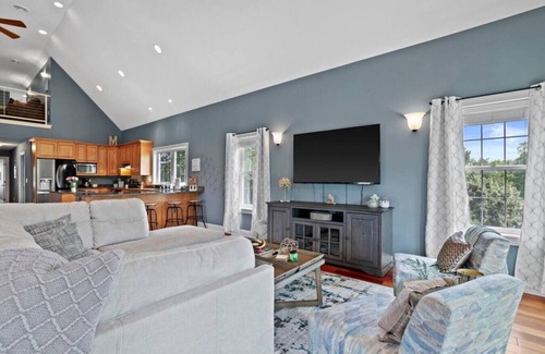 Brewers Hill Condo | Brewers Hill Belle 2 bed + Loft & balcony