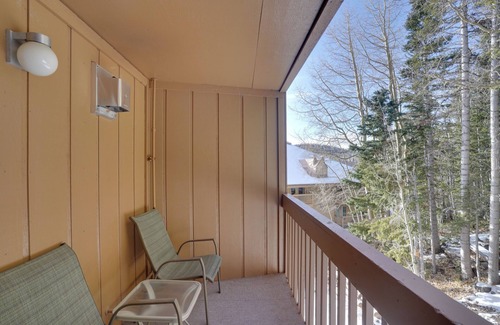 Brian Head Apartment | Brian Head Condo w/Balcony, Grill & Mountain View